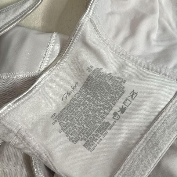 Playtex Full Coverage Comfort Front Latching Bra Size 42B - Picture 4 of 4